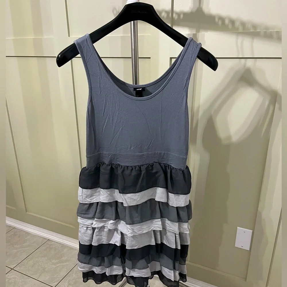 H&M - Grey Ruffled Dress - Picture 1 of 2